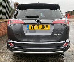 2017 Toyota RAV4 - Image 5/10