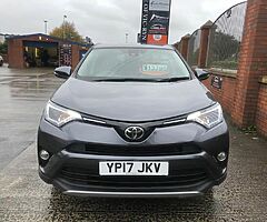 2017 Toyota RAV4 - Image 6/10