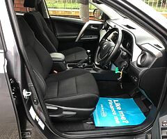 2017 Toyota RAV4 - Image 9/10