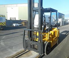 FOR SALE: Caterpillar Forklift 2.5 Ton