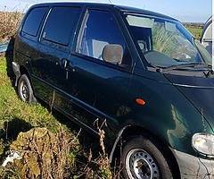 2 Nissan Serena/Vannete