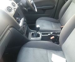 Ford focus 07 1.8 petrol still drives but engine knocking in it all parts for sale pm me if into it - Image 3/7