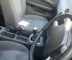 Ford focus 07 1.8 petrol still drives but engine knocking in it all parts for sale pm me if into it - Image 6/7