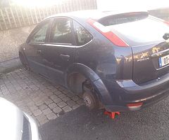 Ford focus 07 1.8 petrol still drives but engine knocking in it all parts for sale pm me if into it - Image 7/7