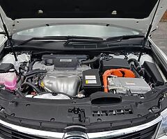 2017 Toyota Camry Hybrid - Image 5/10