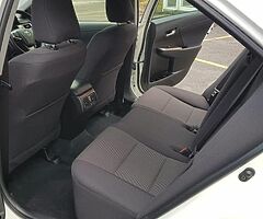 2017 Toyota Camry Hybrid - Image 6/10