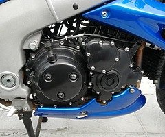 Triumph rs955i year 2004 swap!