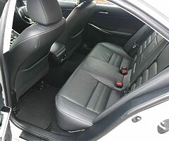 2017 Lexus IS 300 - Image 4/10