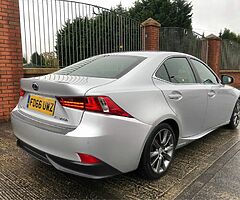 2017 Lexus IS 300 - Image 5/10