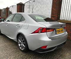 2017 Lexus IS 300 - Image 6/10