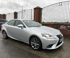 2017 Lexus IS 300 - Image 8/10