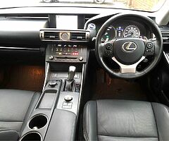 2017 Lexus IS 300 - Image 9/10