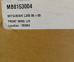 Mitsubishi L200 left wing