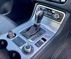 2016 Volkswagen Touareg - Image 5/10