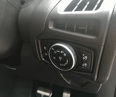 Ford Focus ST2 2.0 TDCi 185PS PowerShift 2016(162) - Image 4/10