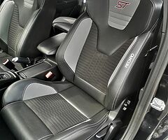 Ford Focus ST2 2.0 TDCi 185PS PowerShift 2016(162) - Image 9/10