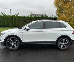 2017 Volkswagen Tiguan - Image 3/10