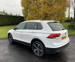 2017 Volkswagen Tiguan - Image 4/10
