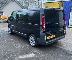 2007 Vivaro 2.5 5 Seater Crewvan Automatic Take Small px