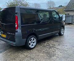 2007 Vivaro 2.5 5 Seater Crewvan Automatic Take Small px - Image 6/10