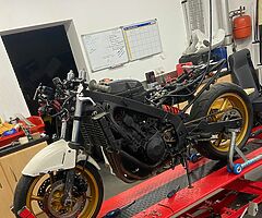 Honda cbr 600 track bike 

Starts & runs 

Requires some small jobs for track use..
...