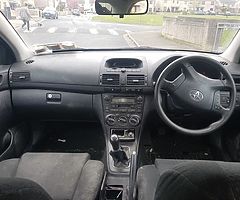 Toyota avensis 2004