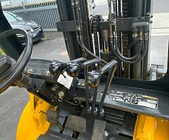 FOR SALE: Caterpillar Forklift - Image 6/8