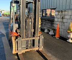 FOR SALE: Toyota 3 Ton Gas Forklift - Image 3/7