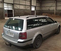 Volkswagen Passat - Image 4/10