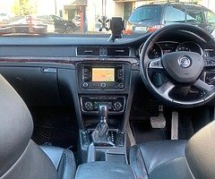 Skoda Superb Ambient 2.0 Diesel automatic dsg 151 
SHOWROOM CAR