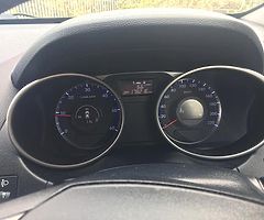 141 Hyundai ix35 1.7 crdi nct 3/20 tax 10/19 - Image 4/9