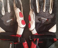 Motorbike gloves