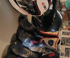 2pairs off sidi boots size8 and size seven 2 helmets medium