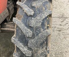 Pirelli tractor tyres,  front 380/ 85 R24 back  420 / 85 R34 - Image 5/8
