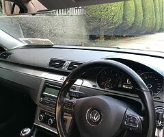 2010 Volkswagen Rline Passat 2.0L - Image 5/10