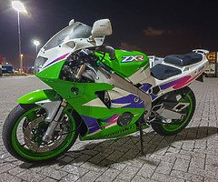 Kawasaki ZX4 R