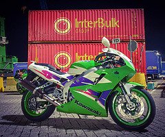 Kawasaki ZX4 R