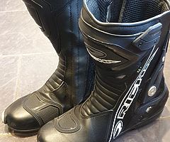Richa race leathers 1pc +boots - Image 4/5