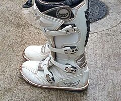 Mx boots