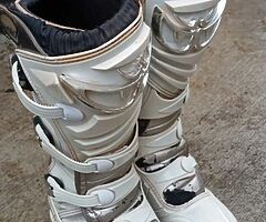 Mx boots