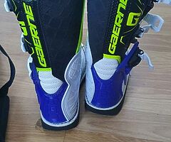 Kids gaerne mx boots - Image 4/4