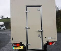 2015 Mercedes 313 14ft Mobile Shop, rear step - Image 4/4