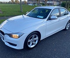 Bmw 3 series 2013 automatic transmission 320d Pearl white - Image 3/4