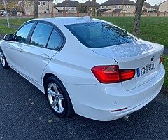 Bmw 3 series 2013 automatic transmission 320d Pearl white - Image 4/4