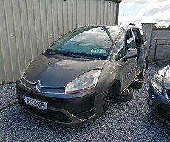09 citroen c4 Picasso and vw golf for breaking few parts left pm or call for more information