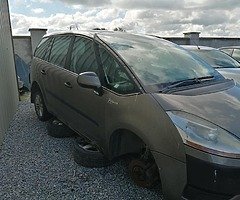 09 citroen c4 Picasso and vw golf for breaking few parts left pm or call for more information - Image 3/3