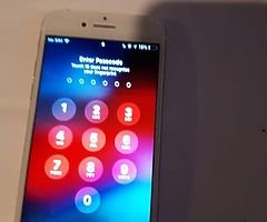 IPhone 7 32gb phone like New!