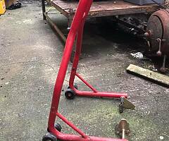 Front paddock stand