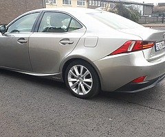 152 Lexus IS300h Hybrid
