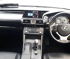 152 Lexus IS300h Hybrid - Image 6/7